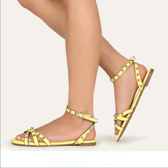 Bamboo Kick 62 Pyramid Stud Gladiator Sandals 6.5 Yellow Square Toe - Picture 2 of 11
